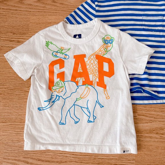 Bundle of 2 Gap Short Sleeve Tees - Picture 2 of 6